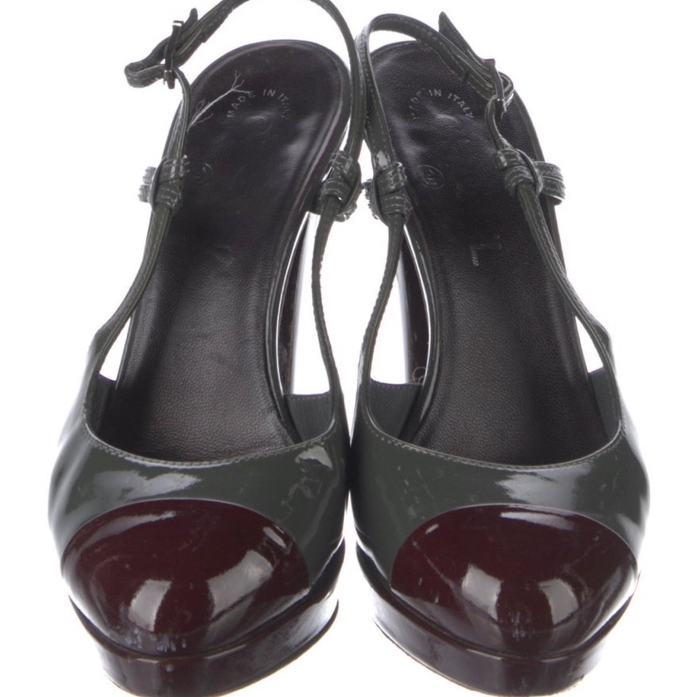 CHANEL Two-Tone Patent Leather Slingback Pumps in Green and Burgundy - Picture 2 of 4